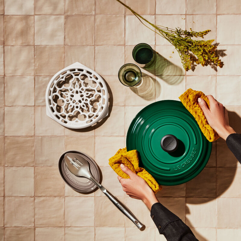 Deluxe Round Trivet - Enamelled Cast Iron Trivet| Le Creuset
